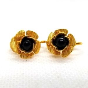 Gold tone Flower clip on earrings